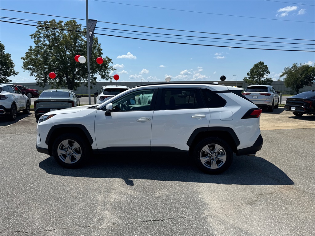 2022 Toyota RAV4 XLE photo 5