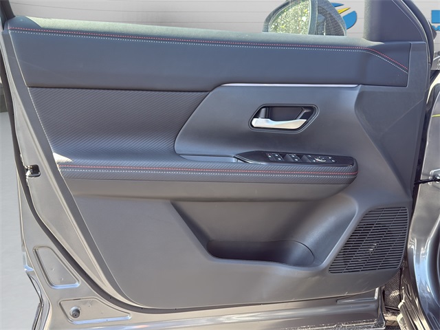2026 Nissan Kicks SR photo 18