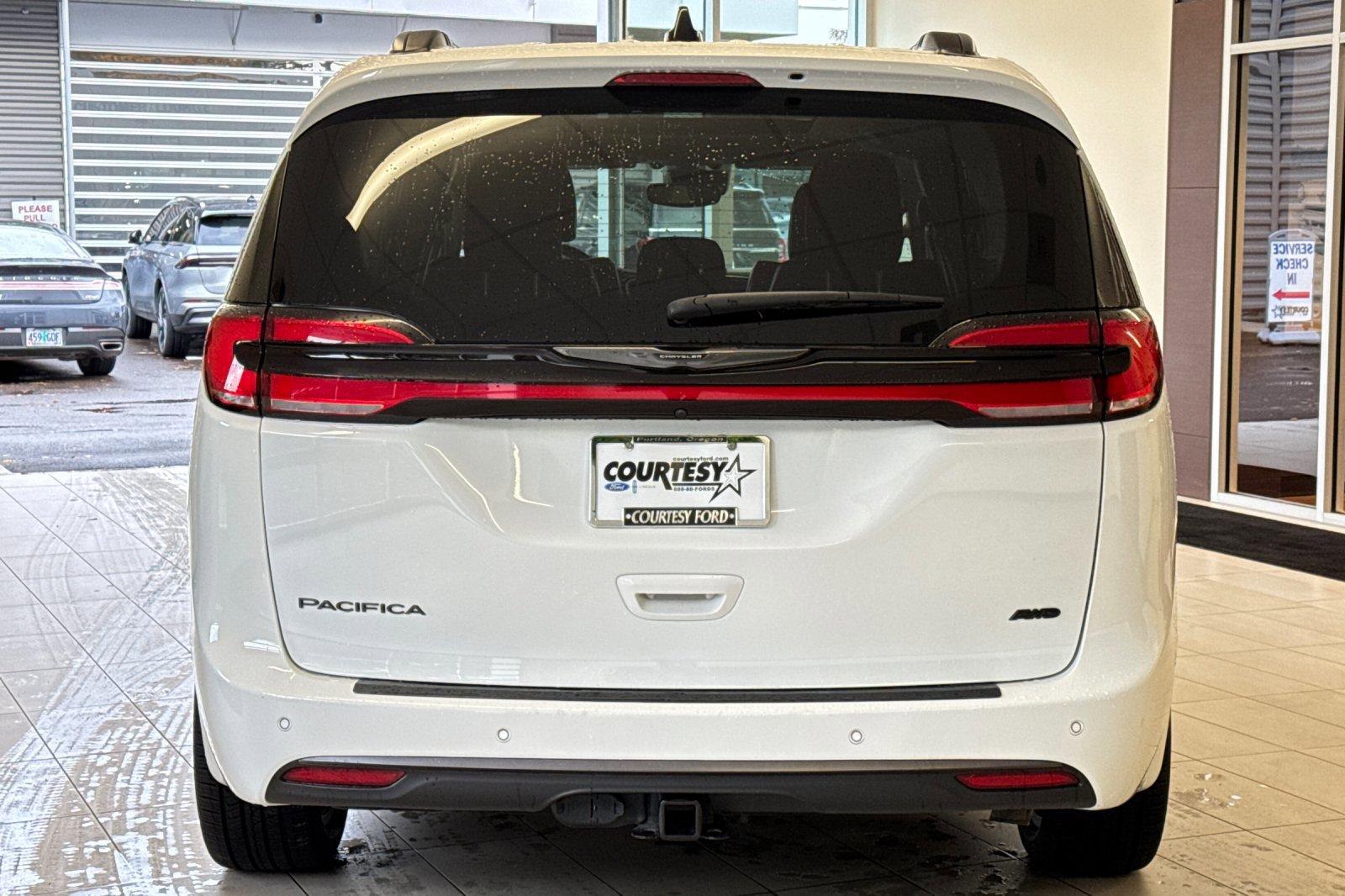 2023 Chrysler Pacifica Touring L photo 3