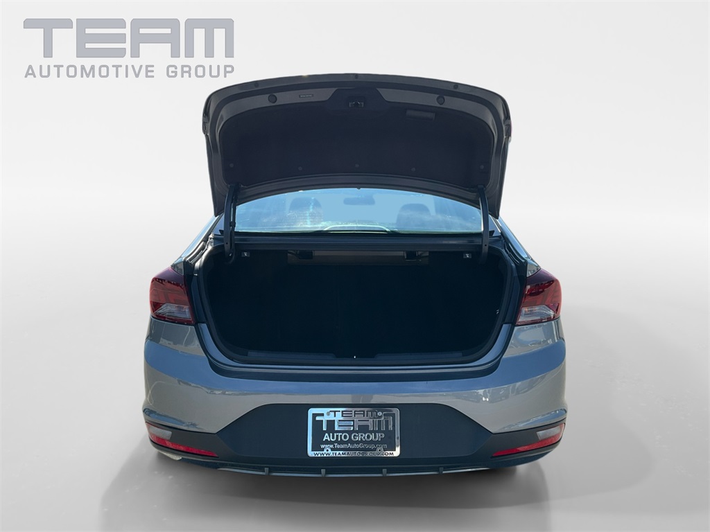 2019 Hyundai Elantra SEL photo 12