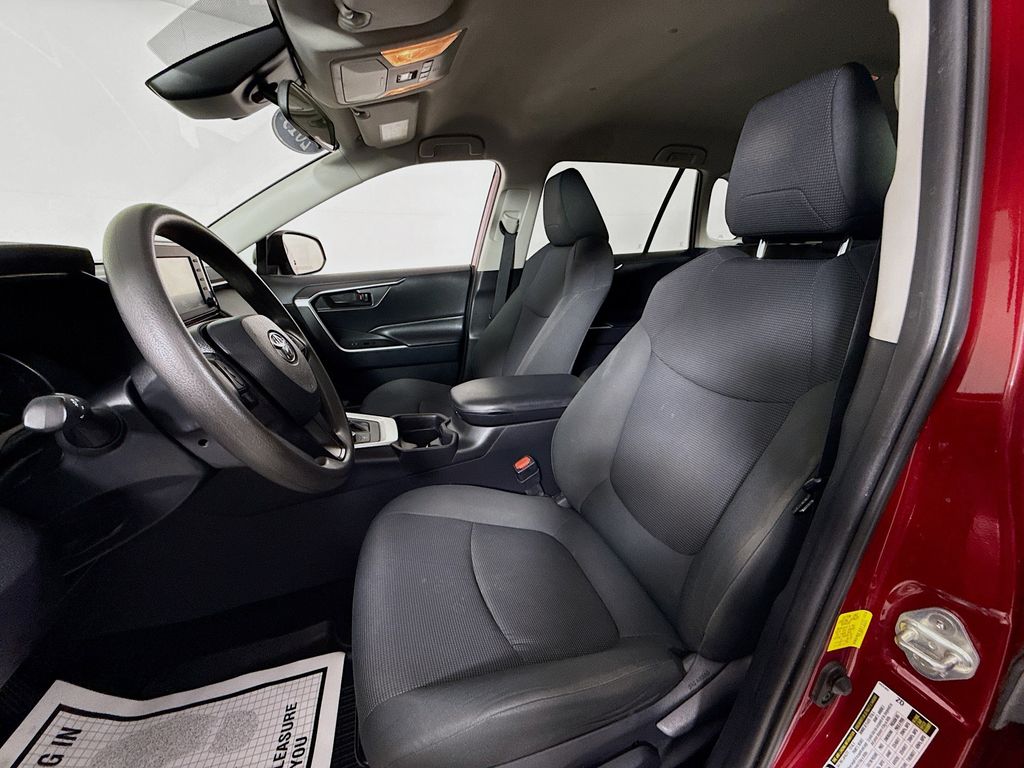 2019 Toyota RAV4 Hybrid LE photo 19