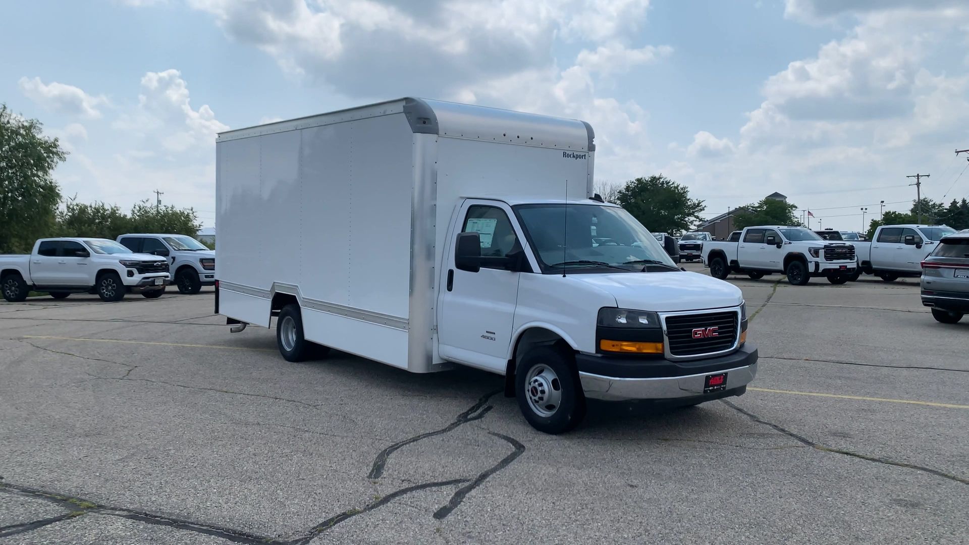 2024 Gmc Savana Cutaway photo 2