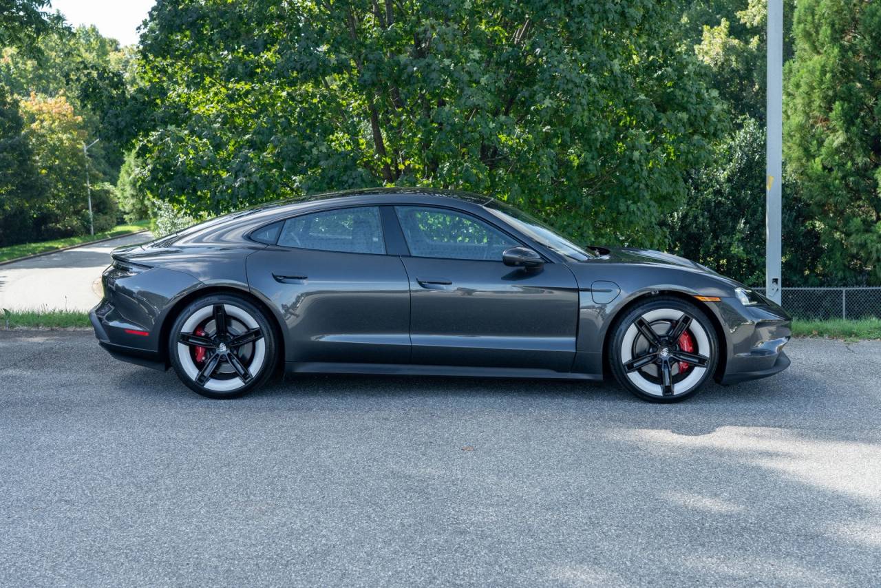 2025 Porsche Taycan 4S photo 8