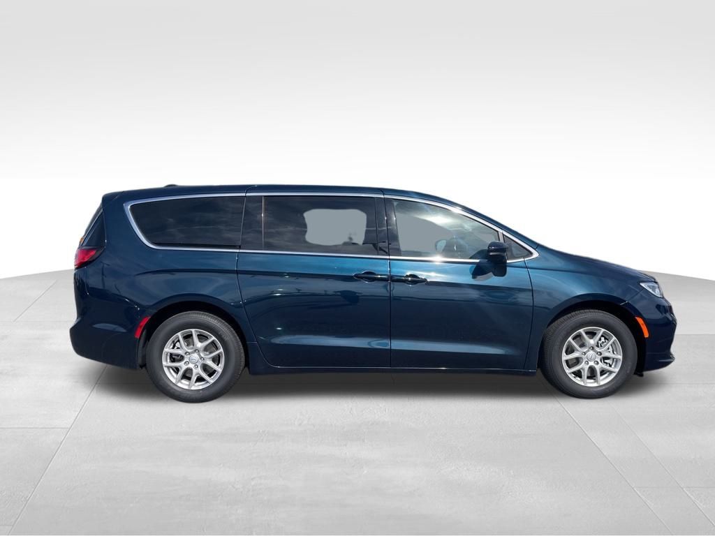 2025 Chrysler Pacifica photo 6