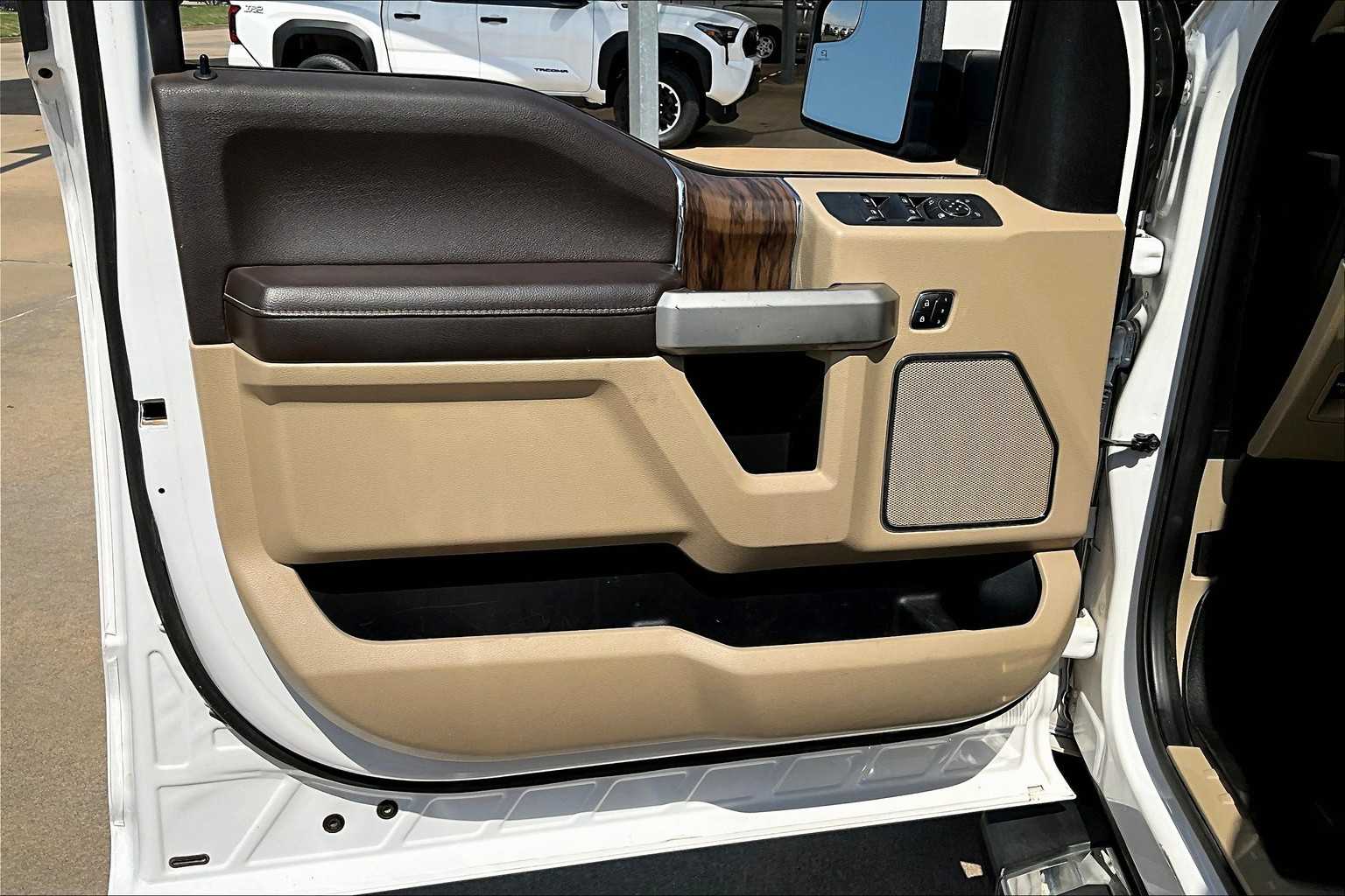 2019 Ford F-150 Lariat photo 23