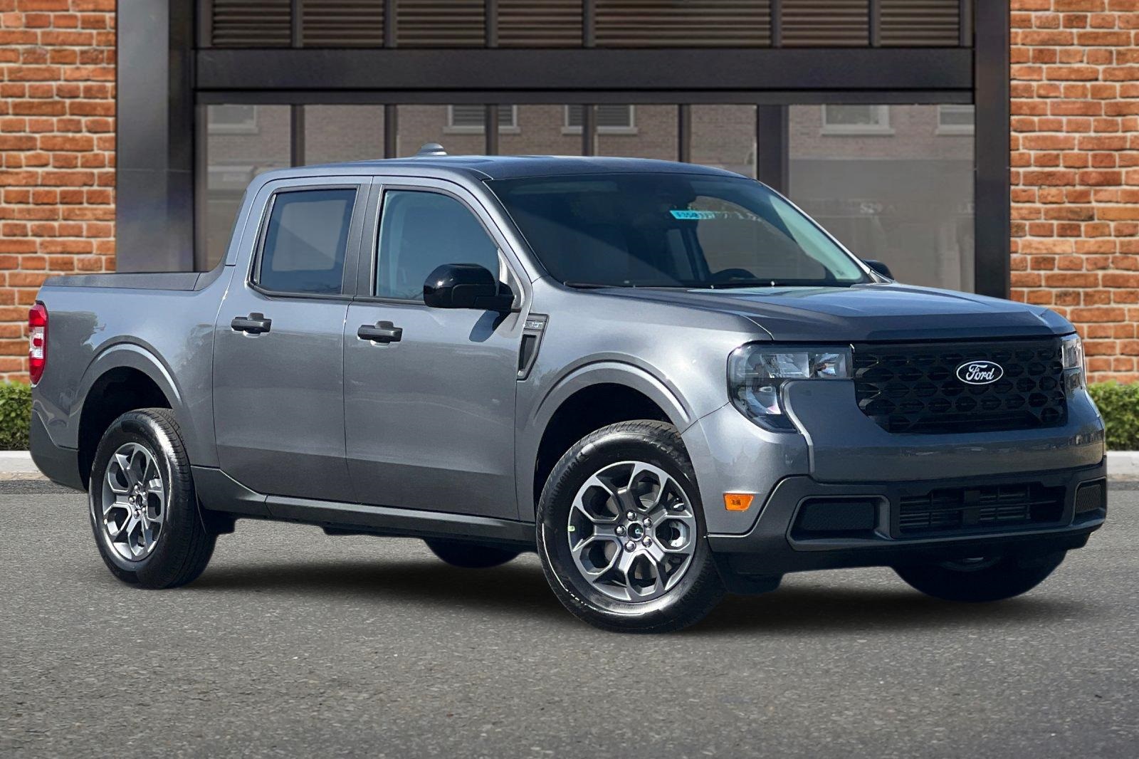 2025 Ford Maverick XLT photo 2