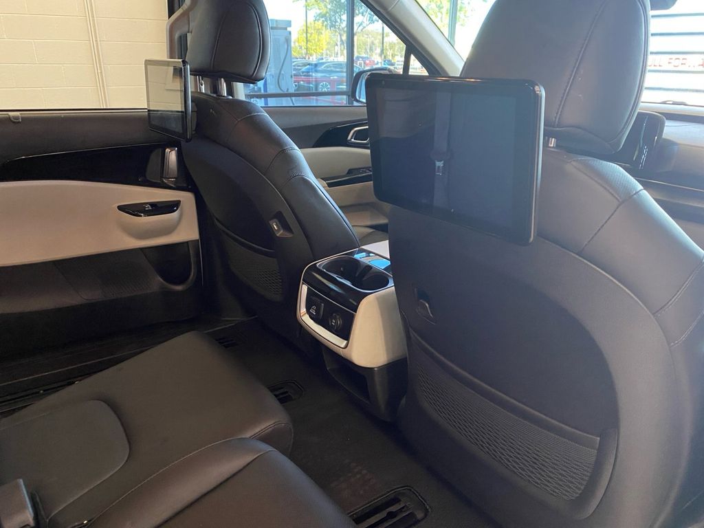2022 Kia Carnival SX photo 15