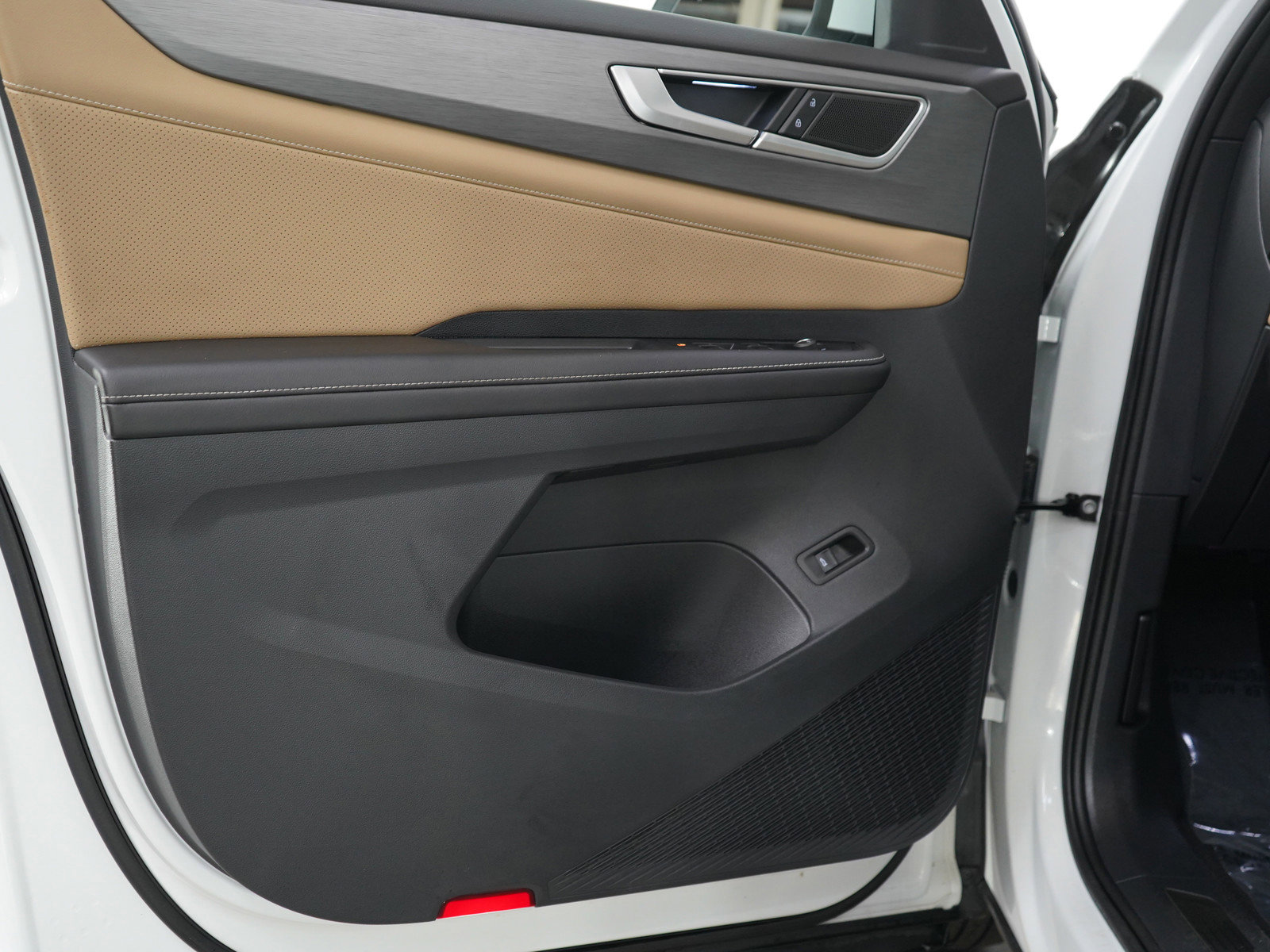 2024 Volkswagen Atlas Cross Sport SE Technology photo 14
