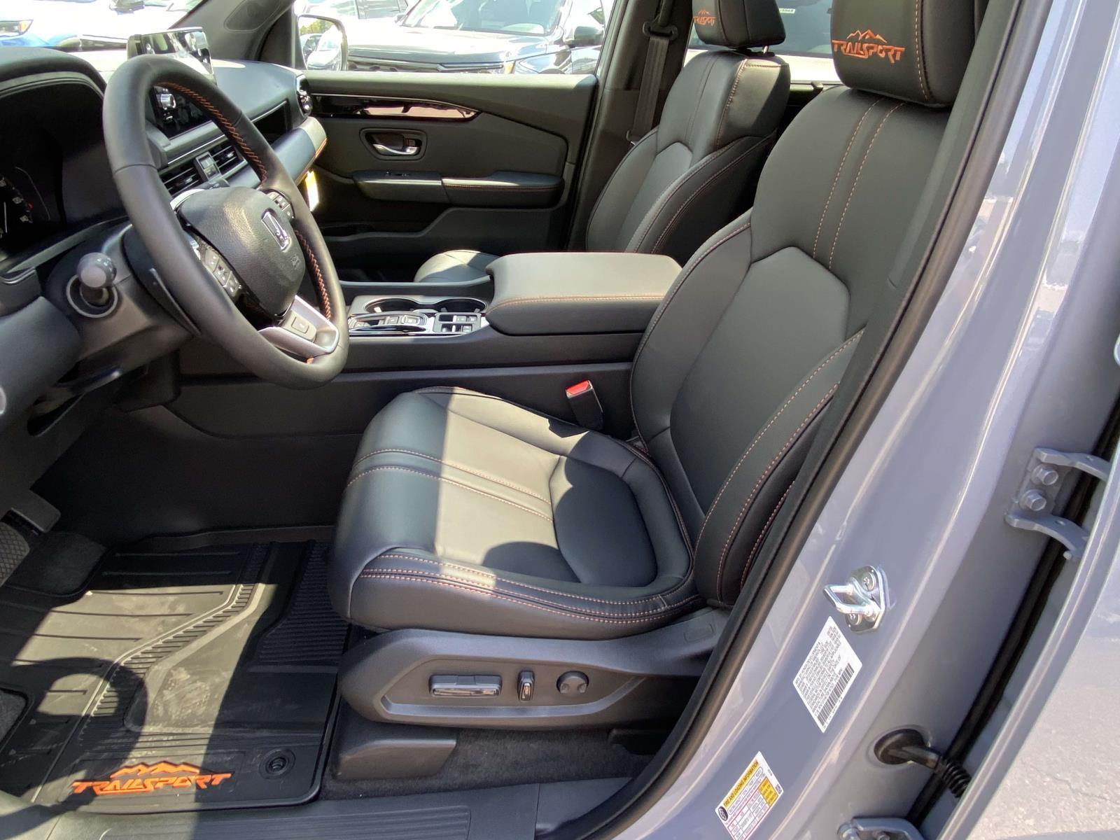2025 Honda Pilot TrailSport photo 5