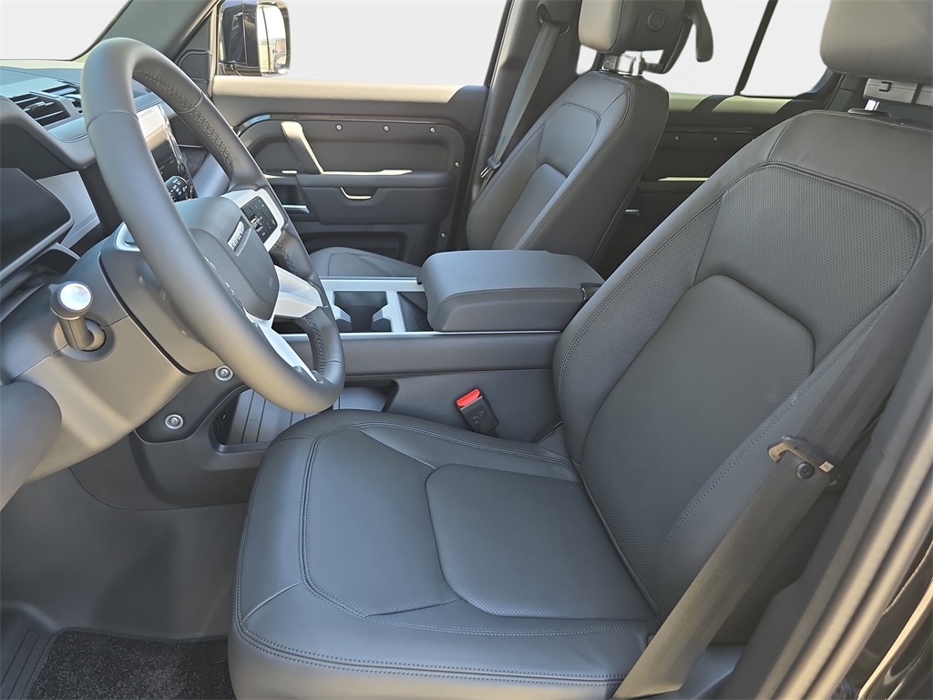 2025 Land Rover Defender 110 S photo 14