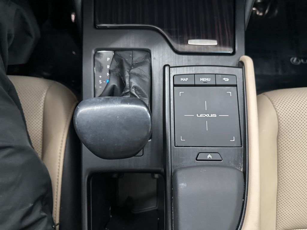 2021 Lexus ES 300h photo 16