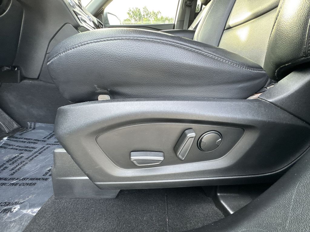 2020 Ford Explorer XLT photo 14