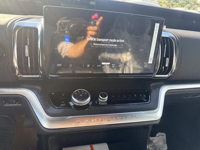 2025 Ford Expedition Platinum MAX photo 10