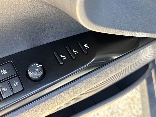 2025 Toyota Camry XLE photo 12