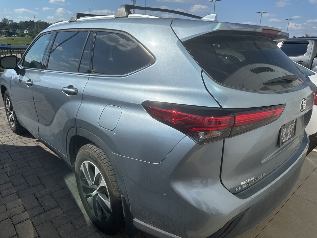 2022 Toyota Highlander XLE photo 2