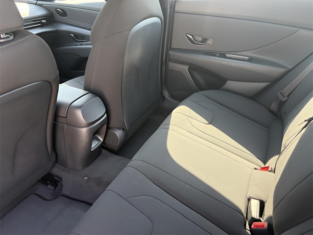 2025 Hyundai Elantra SEL Sport photo 14