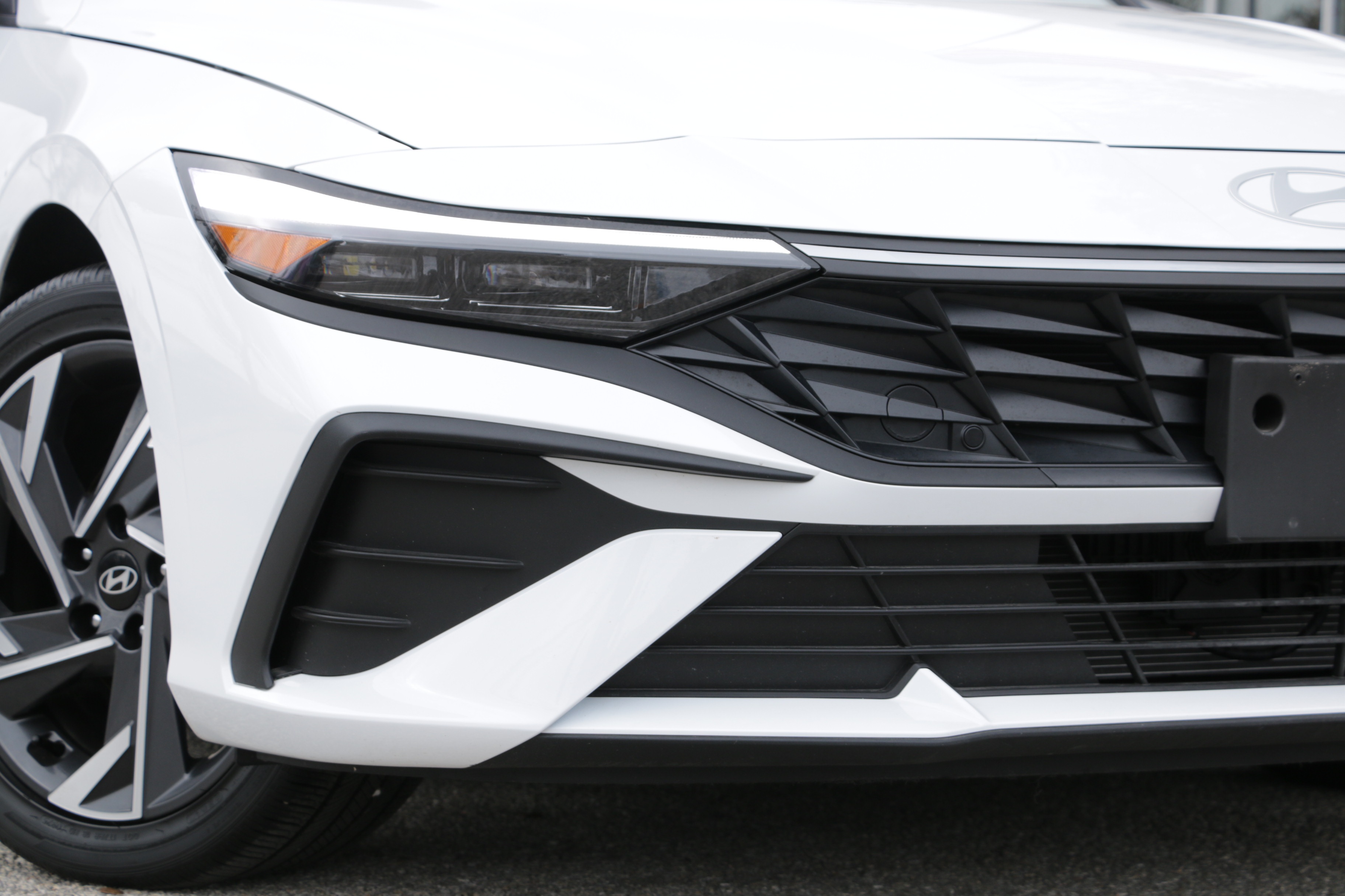 2025 Hyundai Elantra Hybrid SEL Sport photo 2