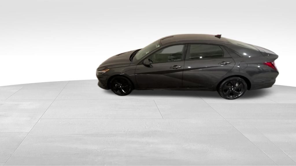 2021 Hyundai Elantra SEL photo 2
