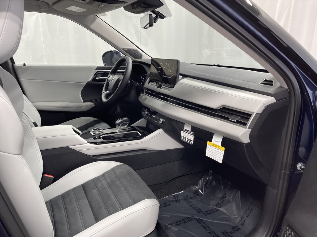 2025 Mitsubishi Outlander SE photo 26