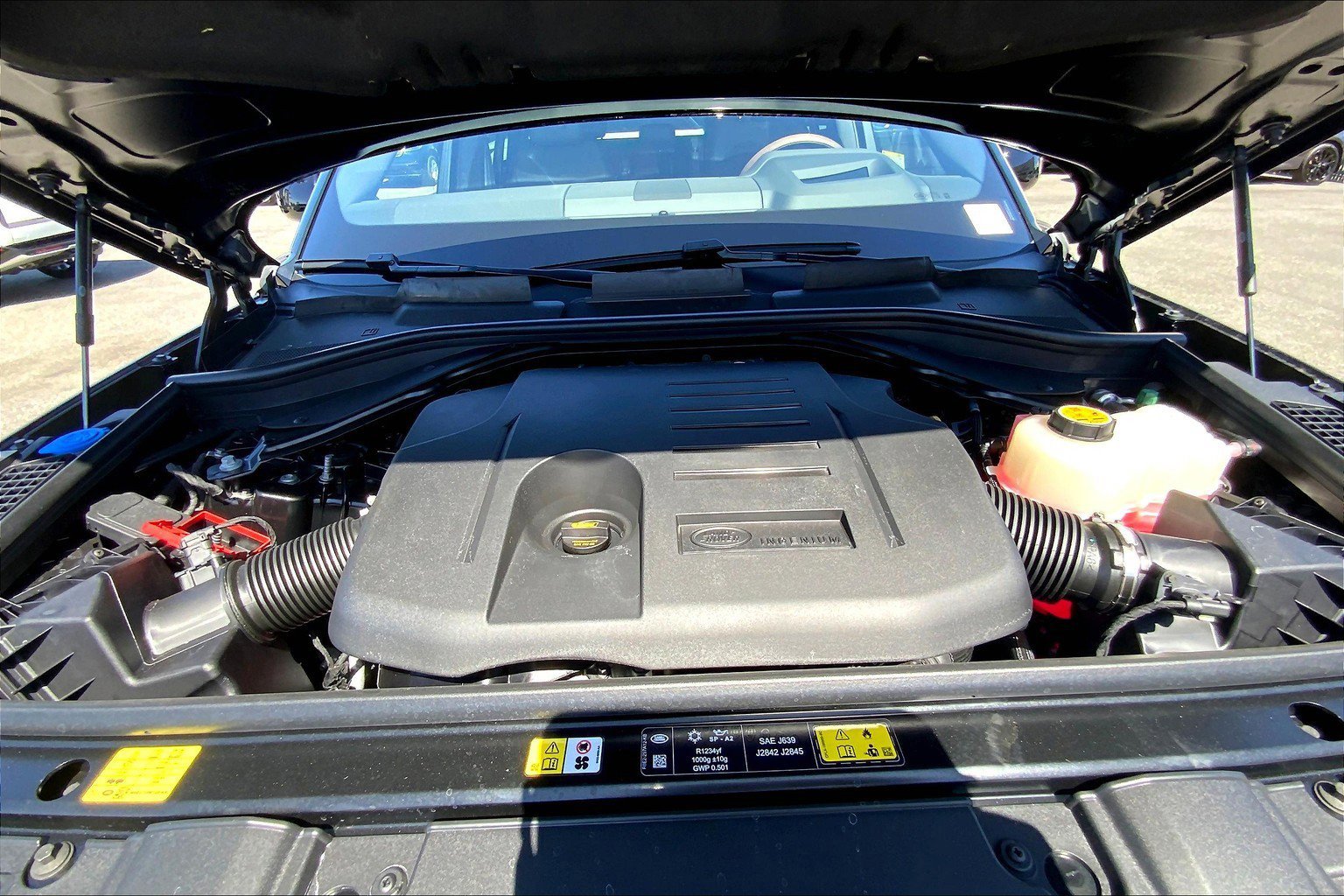 2025 Land Rover Range Rover SE photo 11
