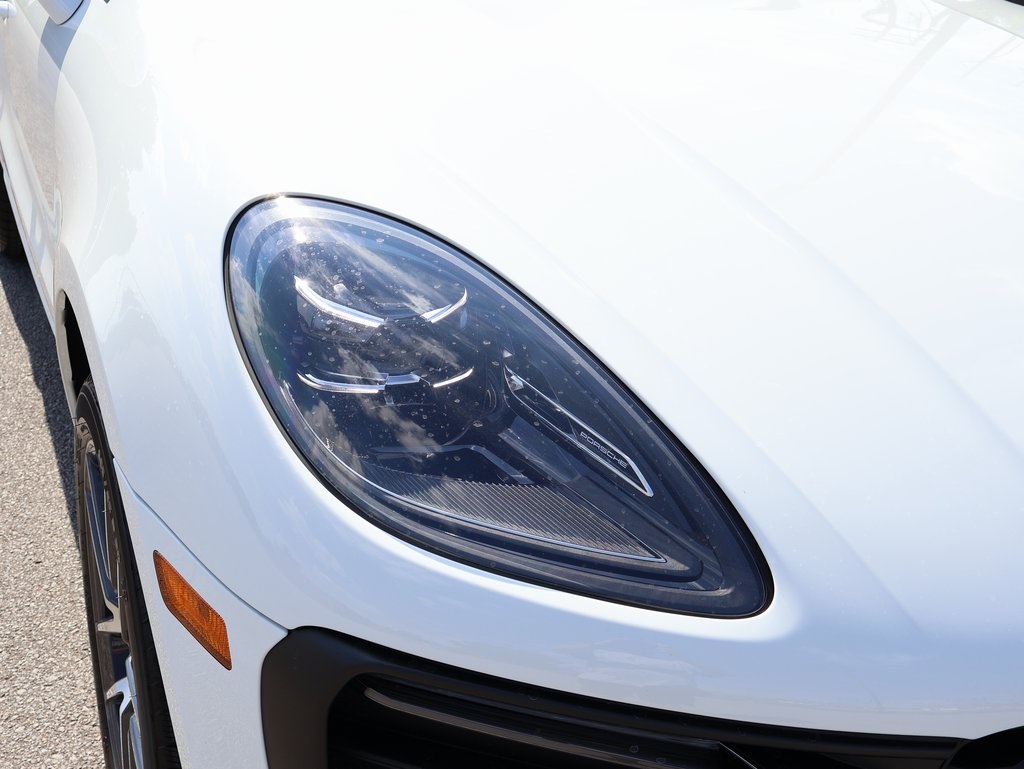 2025 Porsche Macan T photo 13
