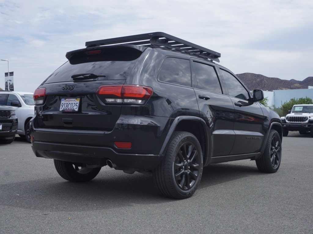 2018 Jeep Grand Cherokee Altitude photo 3