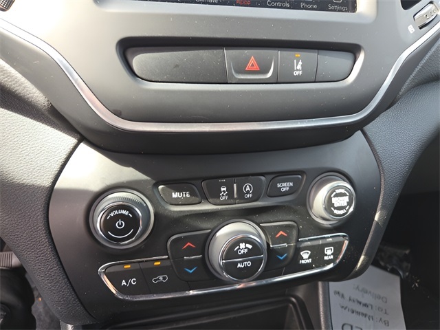 2022 Jeep Cherokee Latitude Lux photo 19