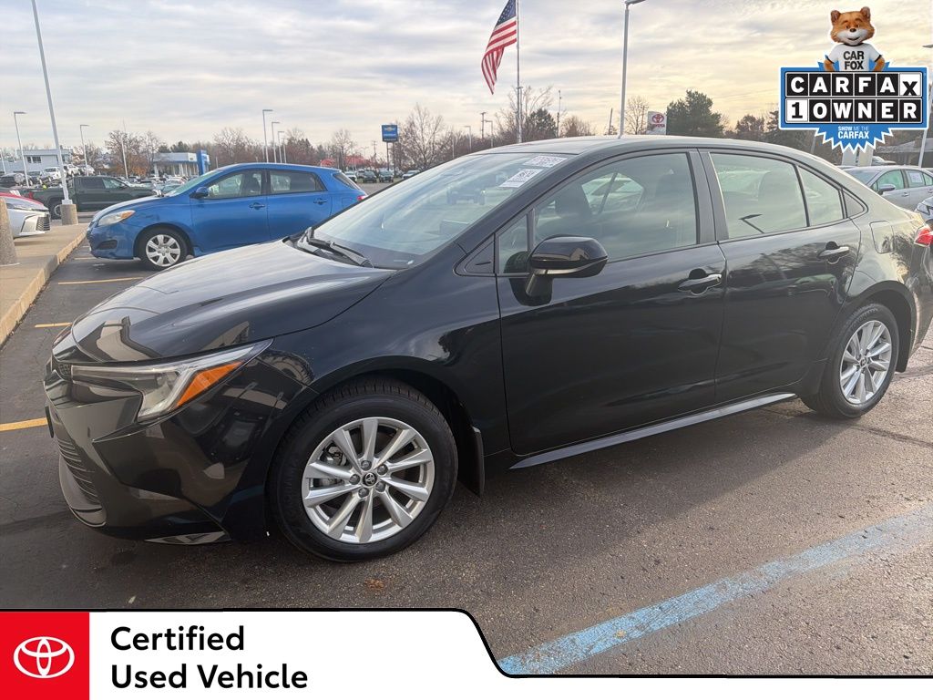 2025 Toyota Corolla LE's photo