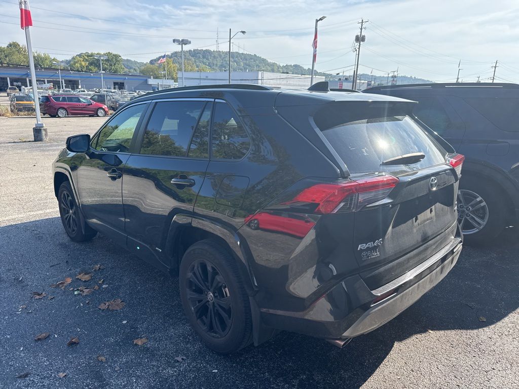 2023 Toyota RAV4 Hybrid SE photo 3