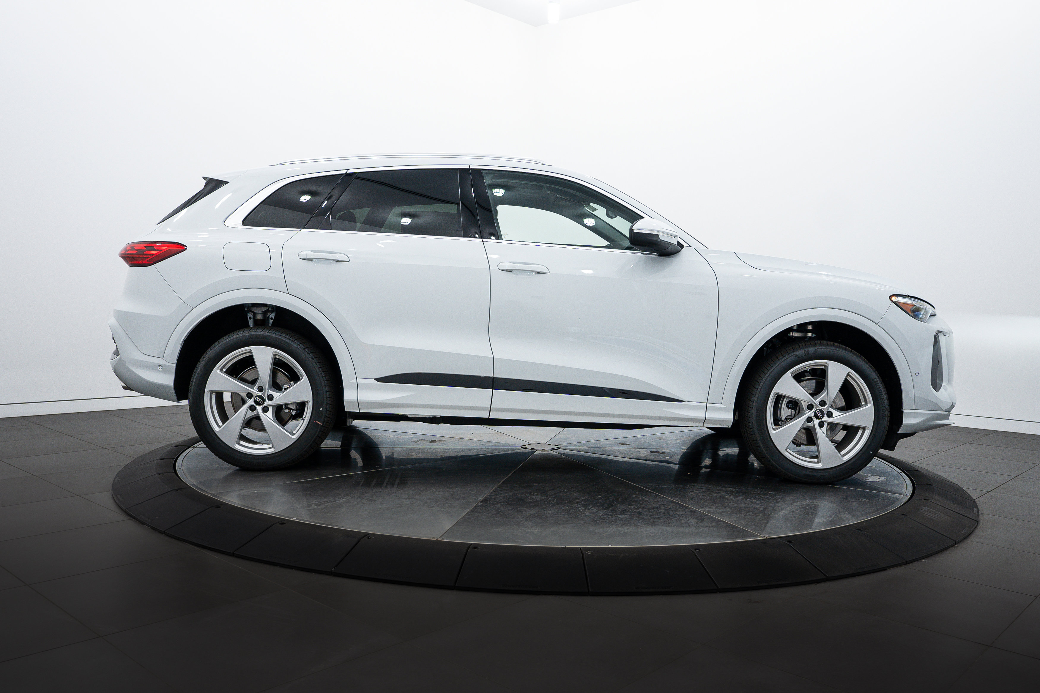 2025 Audi Q5 Premium Plus photo 9