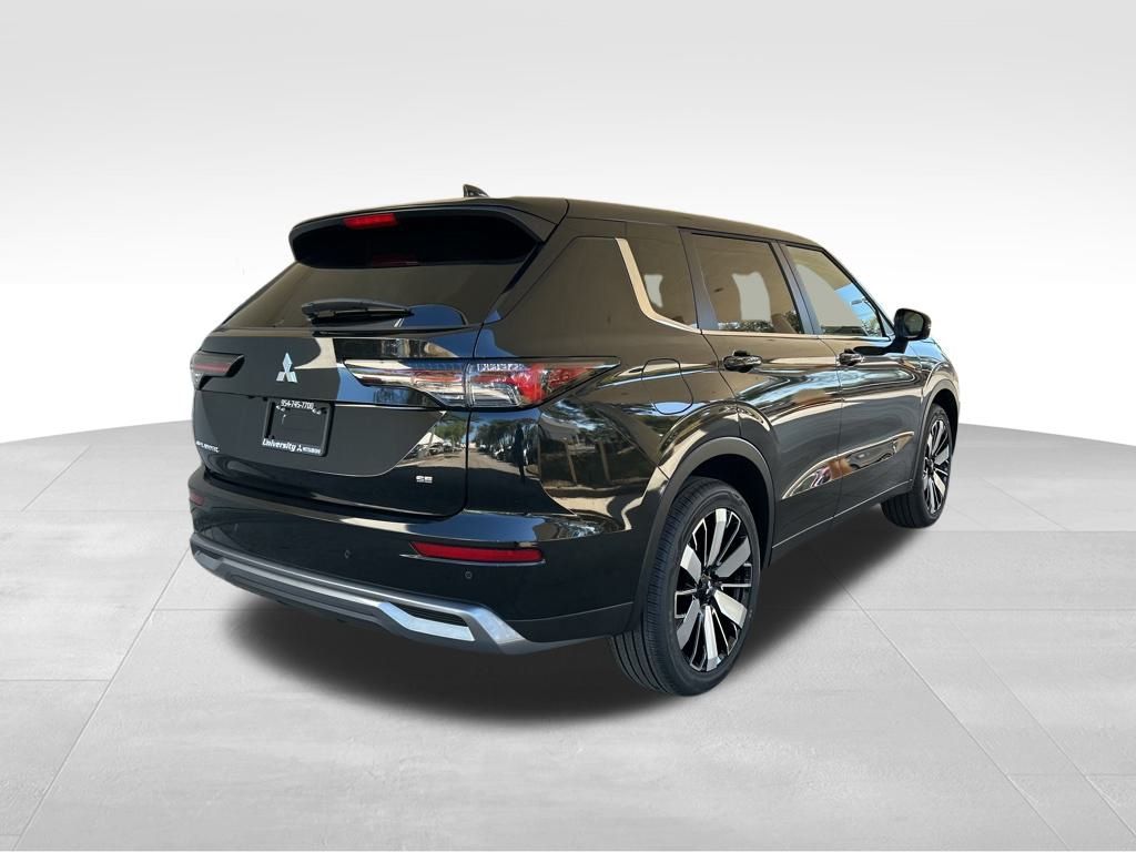 2025 Mitsubishi Outlander SE photo 4