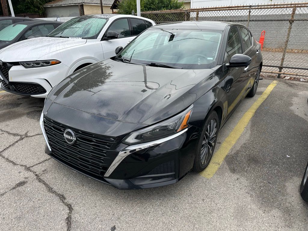 2023 Nissan Altima 2.5 SV photo 2