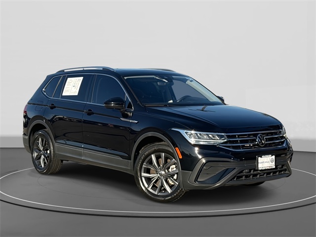 2023 Volkswagen Tiguan SE's photo