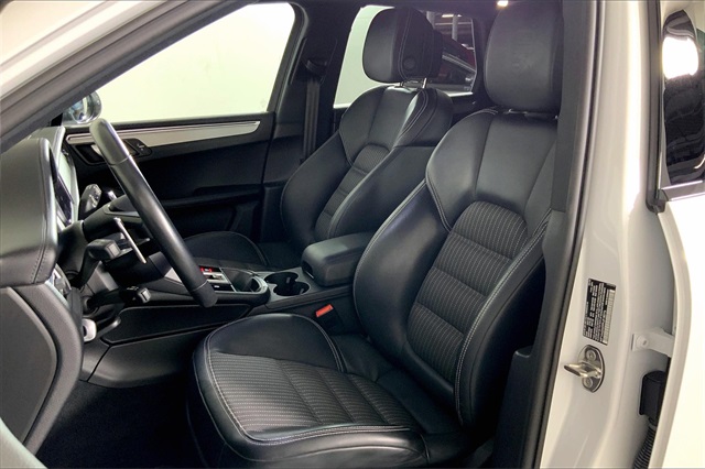 2023 Porsche Macan T photo 5
