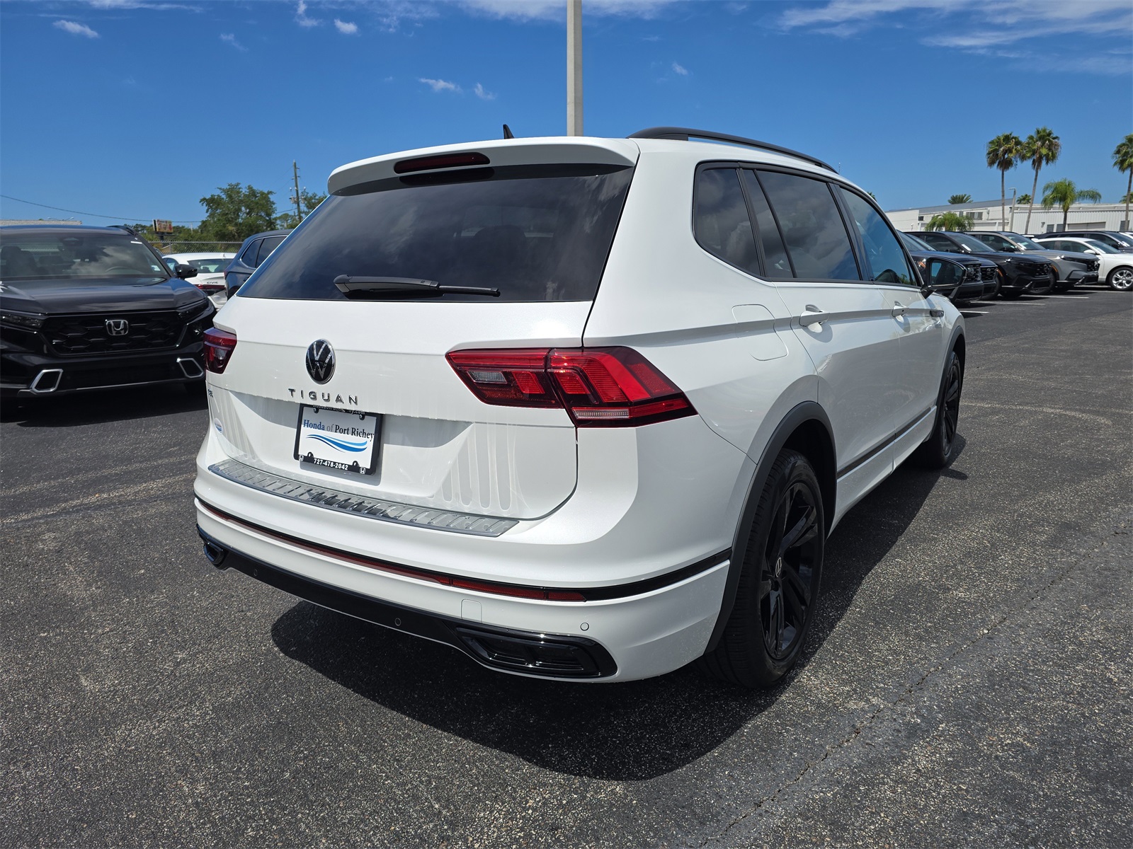 2024 Volkswagen Tiguan SE R-Line Black photo 3