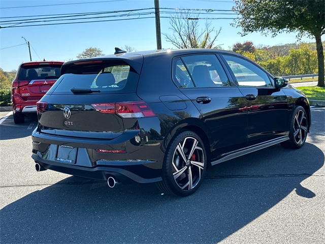 2024 Volkswagen Golf GTI SE photo 4