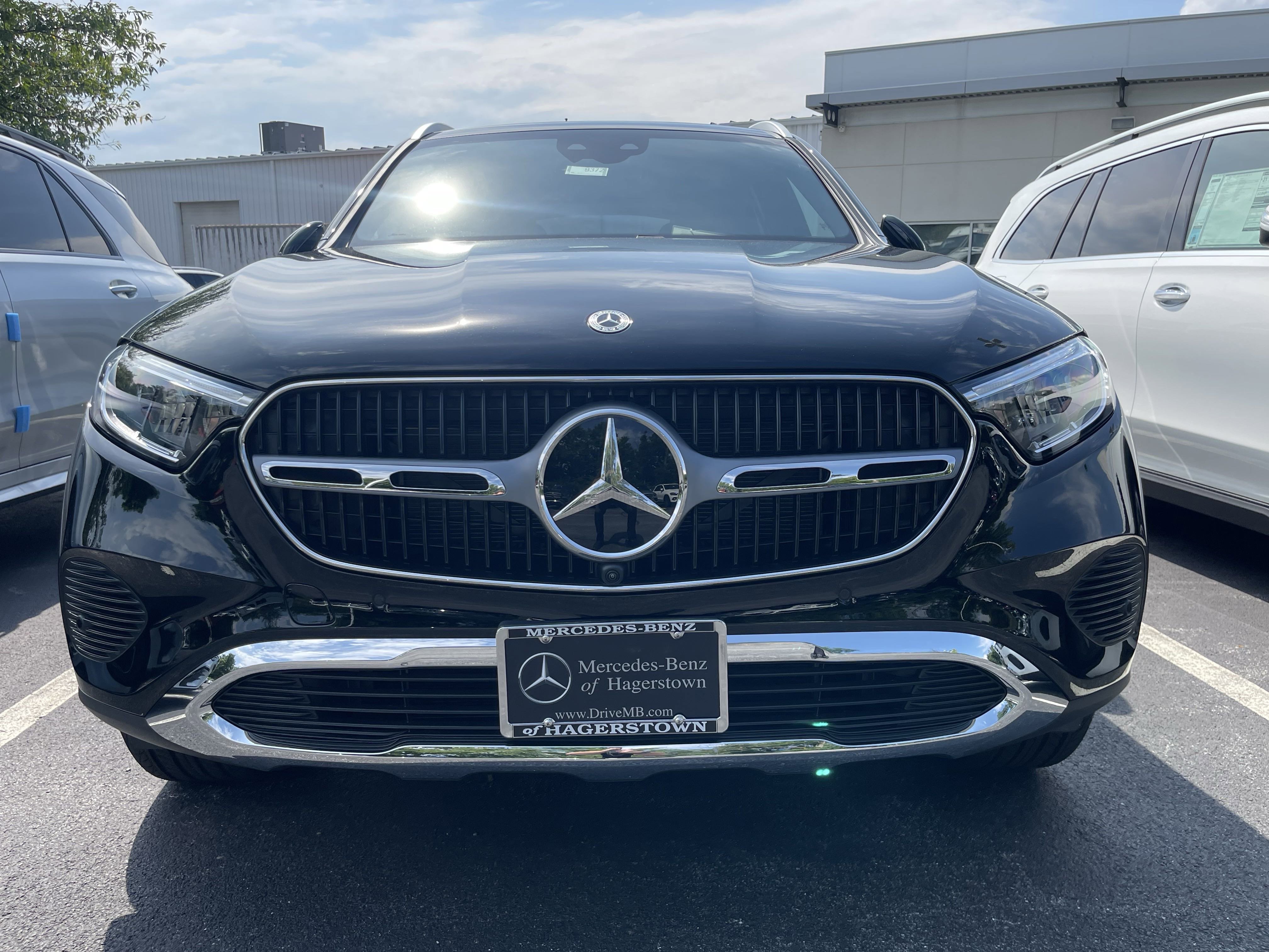 2025 Mercedes Benz GLC 300 4MATIC photo 2