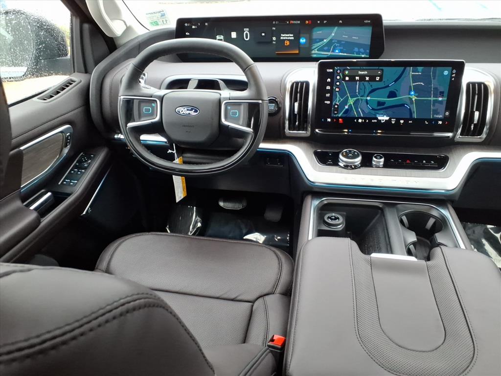 2025 Ford Expedition Platinum MAX photo 3