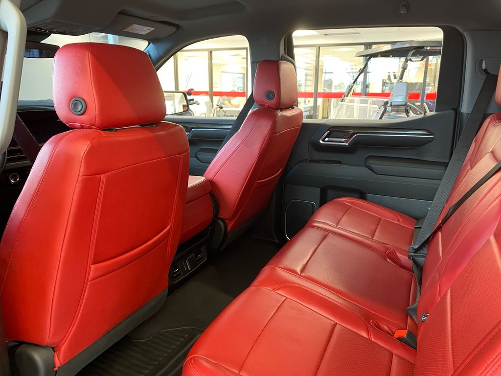 2023 Chevrolet Silverado 1500 RST photo 18