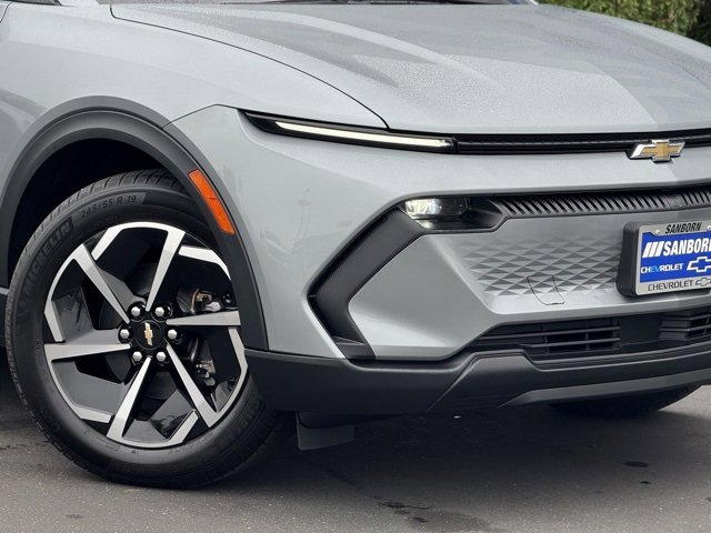 2026 Chevrolet Equinox EV LT photo 2