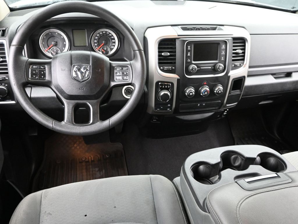 2018 Ram 1500 SLT photo 8