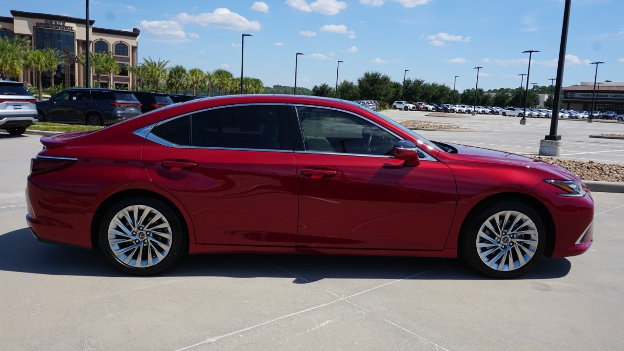 2022 Lexus ES 350 Ultra Luxury photo 2