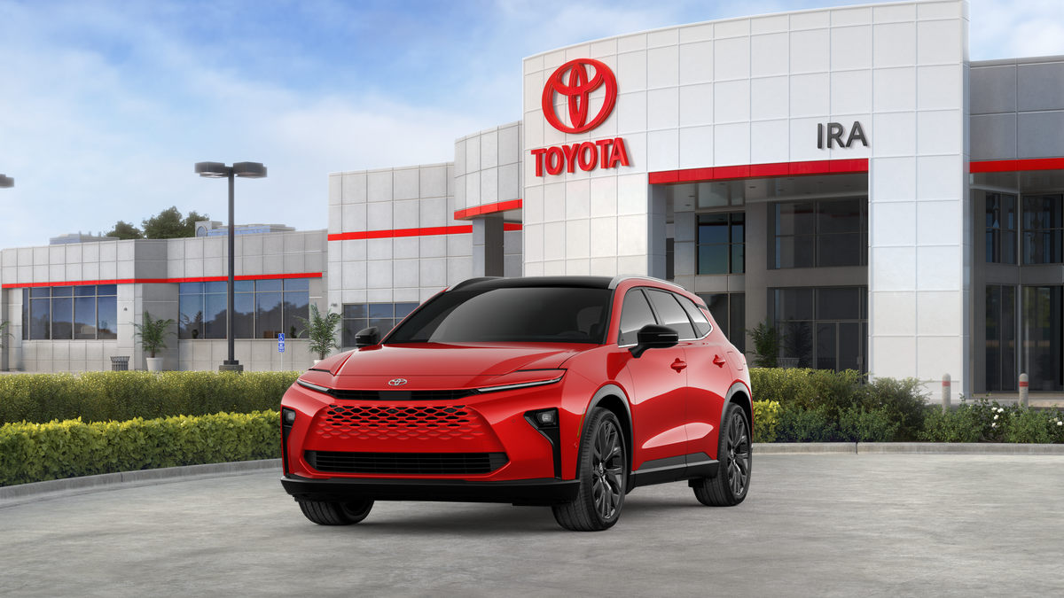 2025 Toyota Crown Signia Limited's photo