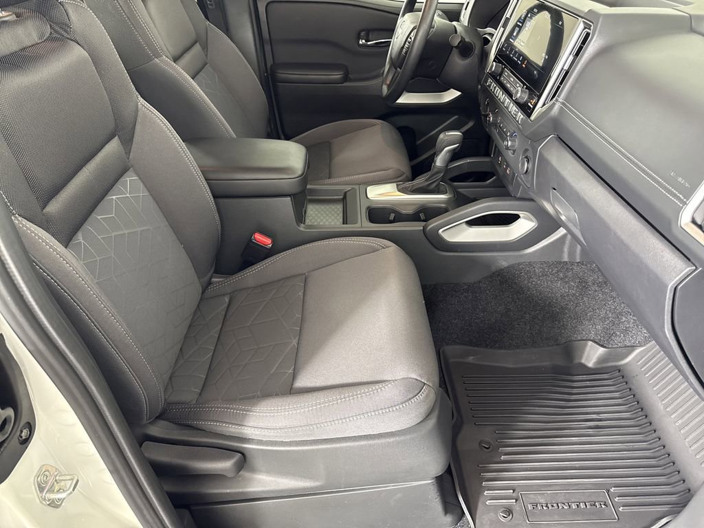 2025 Nissan Frontier SV photo 11
