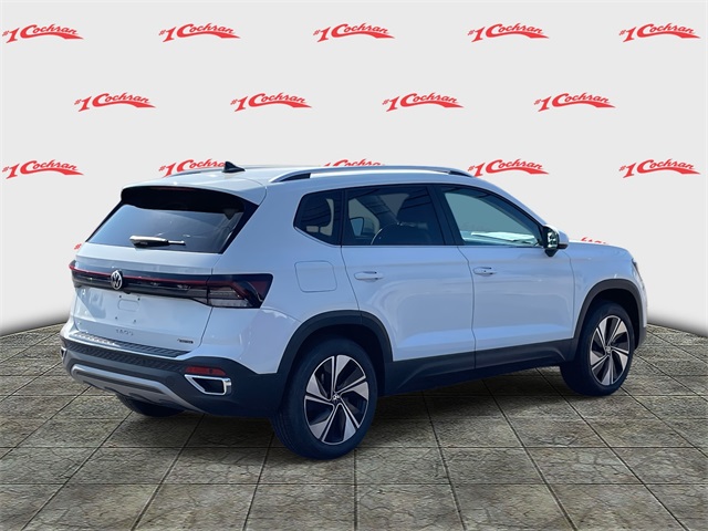 2025 Volkswagen Taos SE photo 3