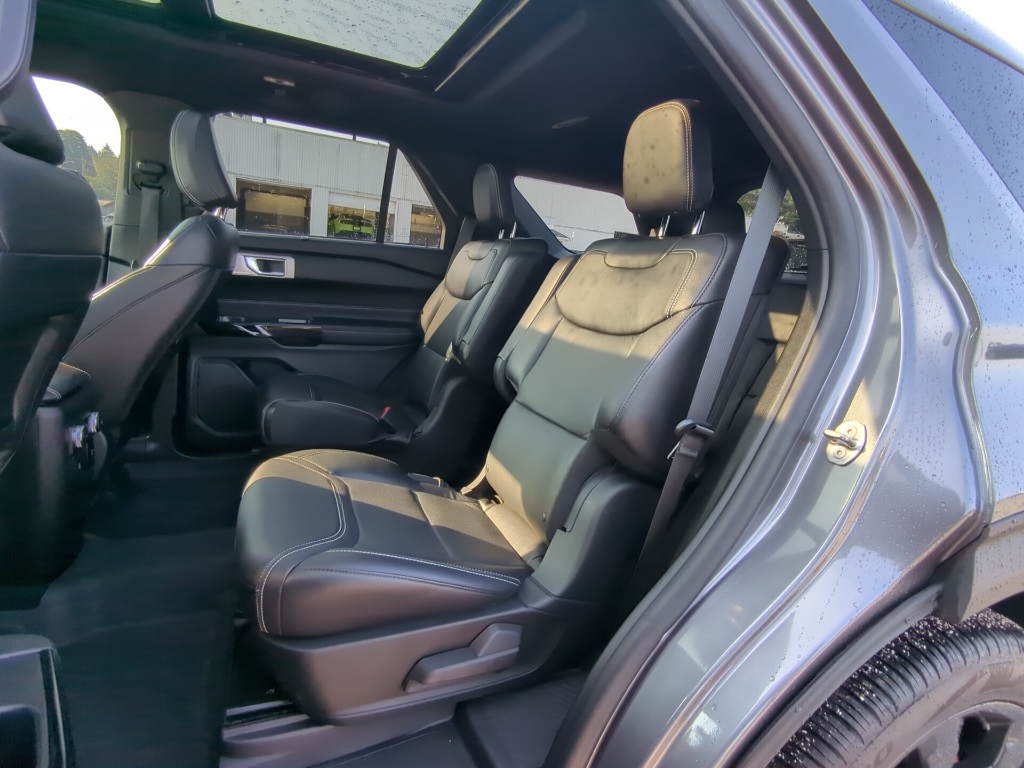2021 Ford Explorer ST photo 5