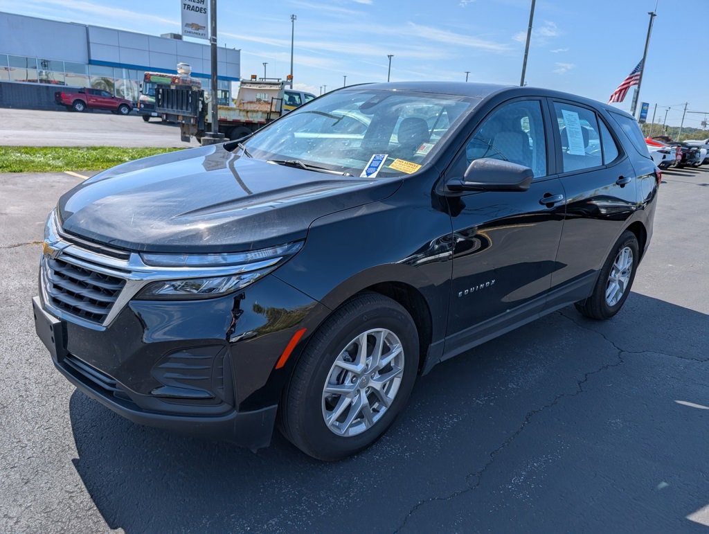 2024 Chevrolet Equinox LS photo 2