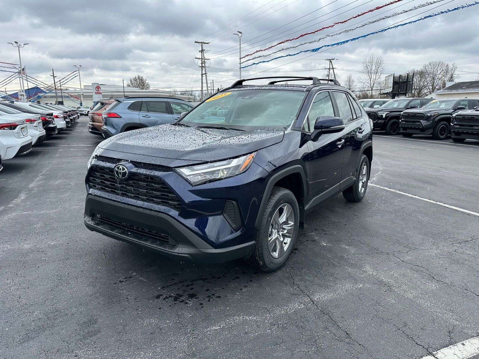 2025 Toyota RAV4 XLE's photo
