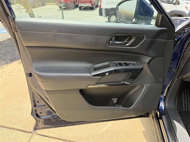 2023 Nissan Pathfinder SV photo 25