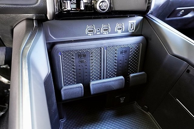 New 2026 Diamond Black Crystal Pearl-Coat Exterior Paint RAM Laramie image 37